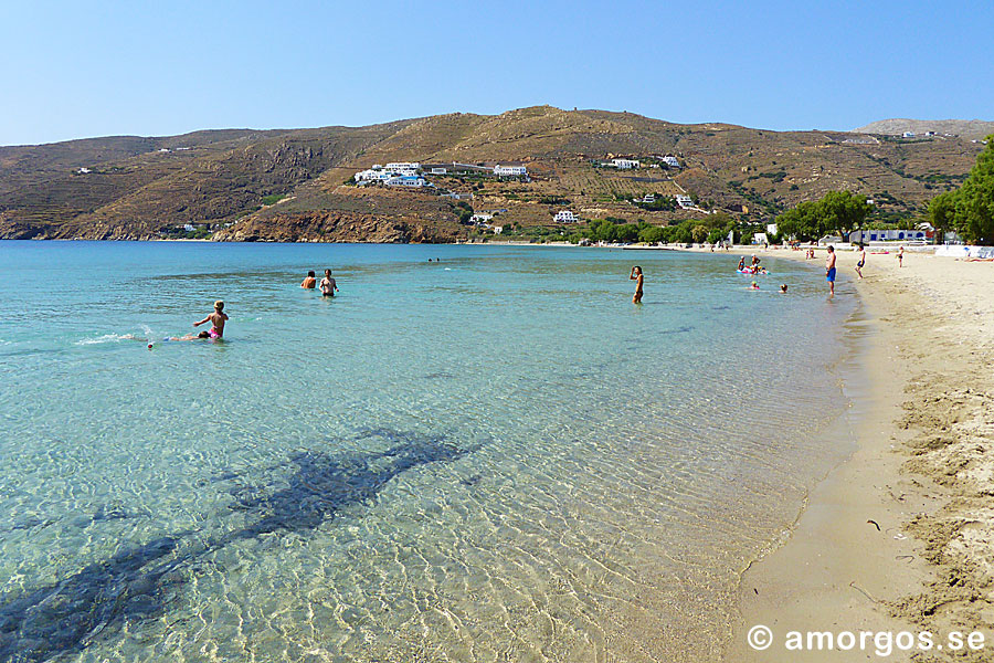 The long sandy beach of Aegiali on Amorgos ideal for families with small children.