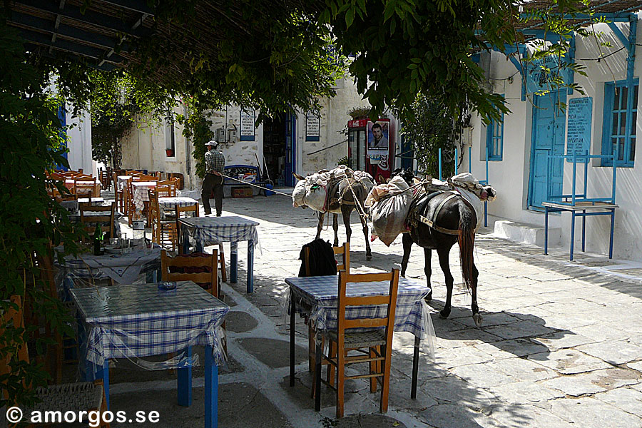 The square in Langada on Amorgos.